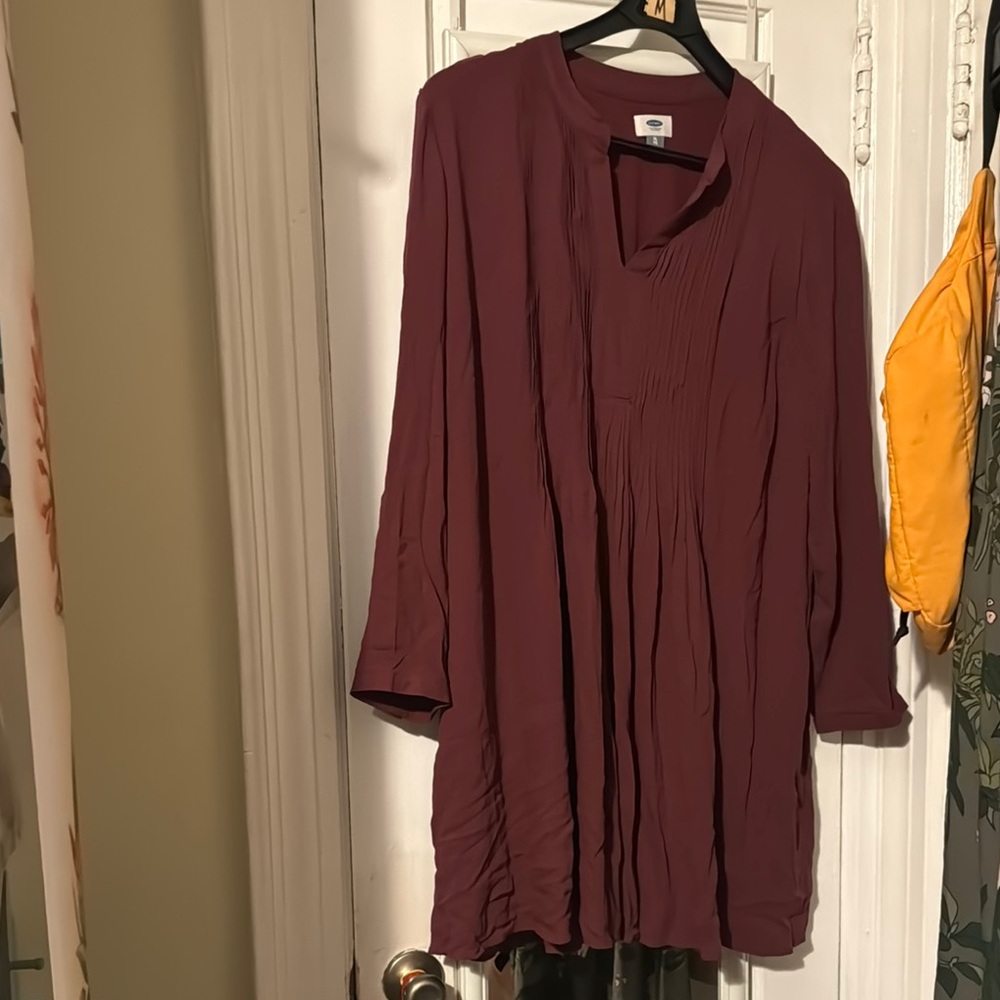 Women's Burgundy Top